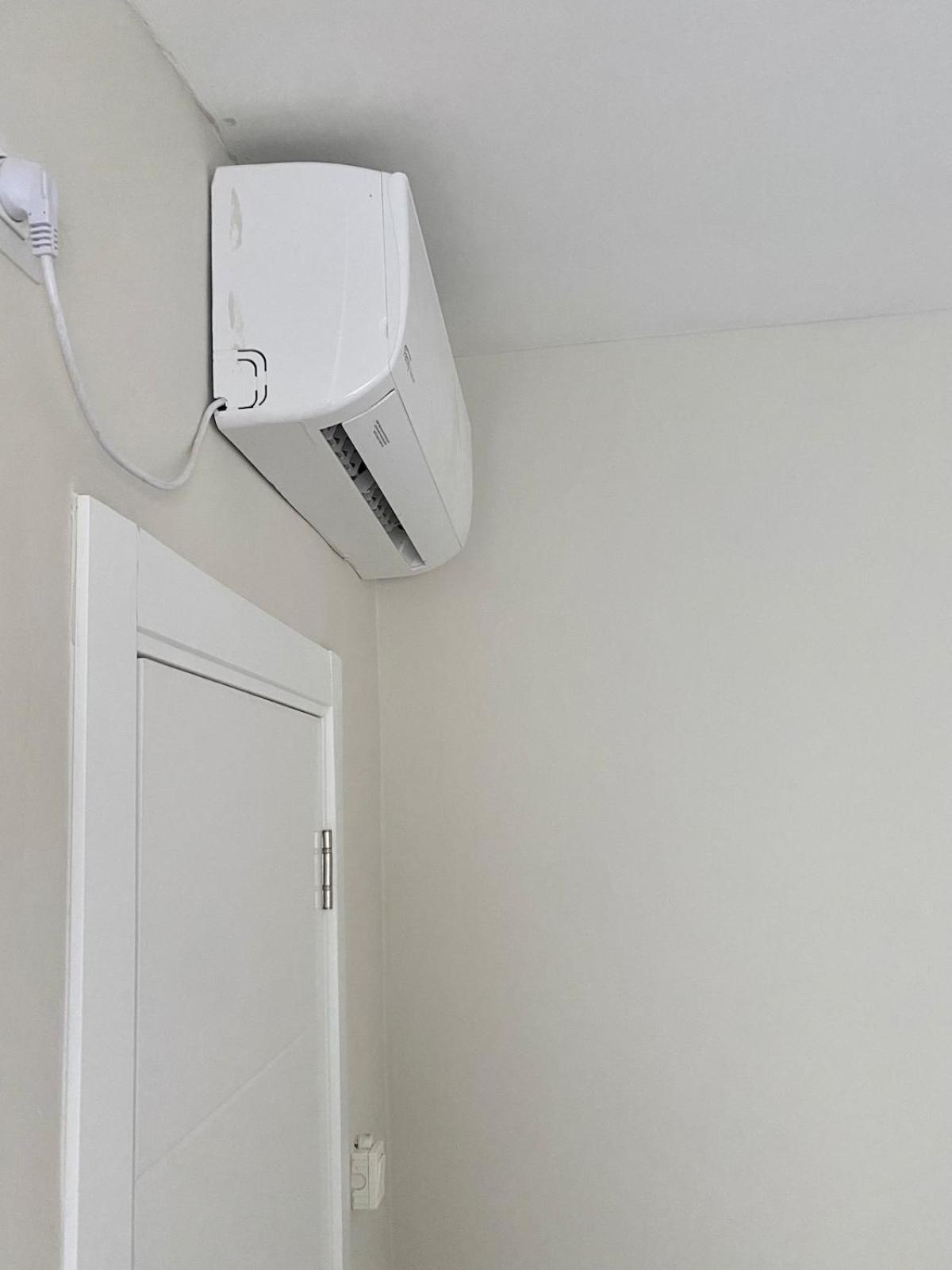 דירת גן מרווחת במיקום מעולה עם נטפליקס חינמי Apartman Ma'ale Adumim Kültér fotó