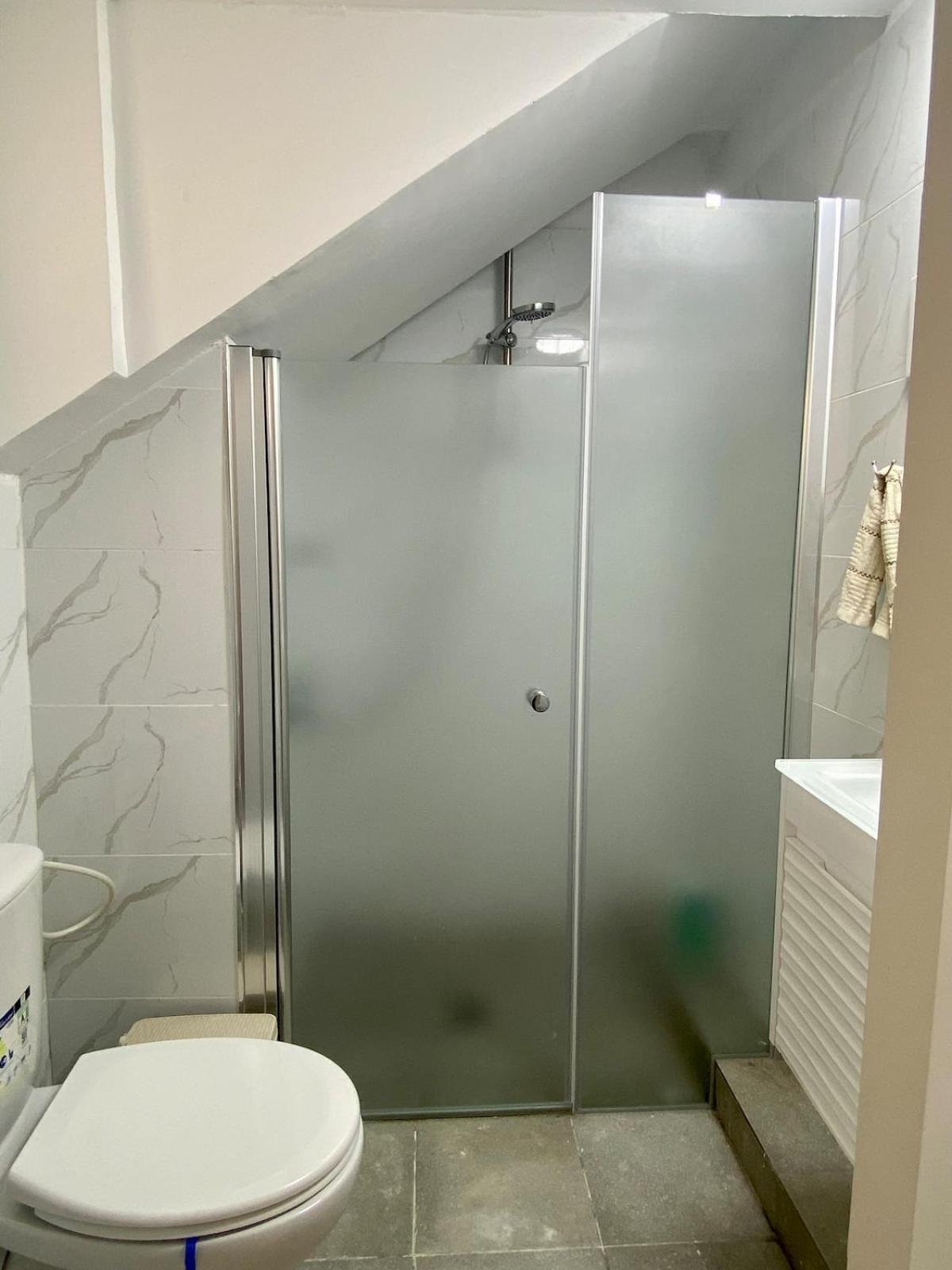 דירת גן מרווחת במיקום מעולה עם נטפליקס חינמי Apartman Ma'ale Adumim Kültér fotó