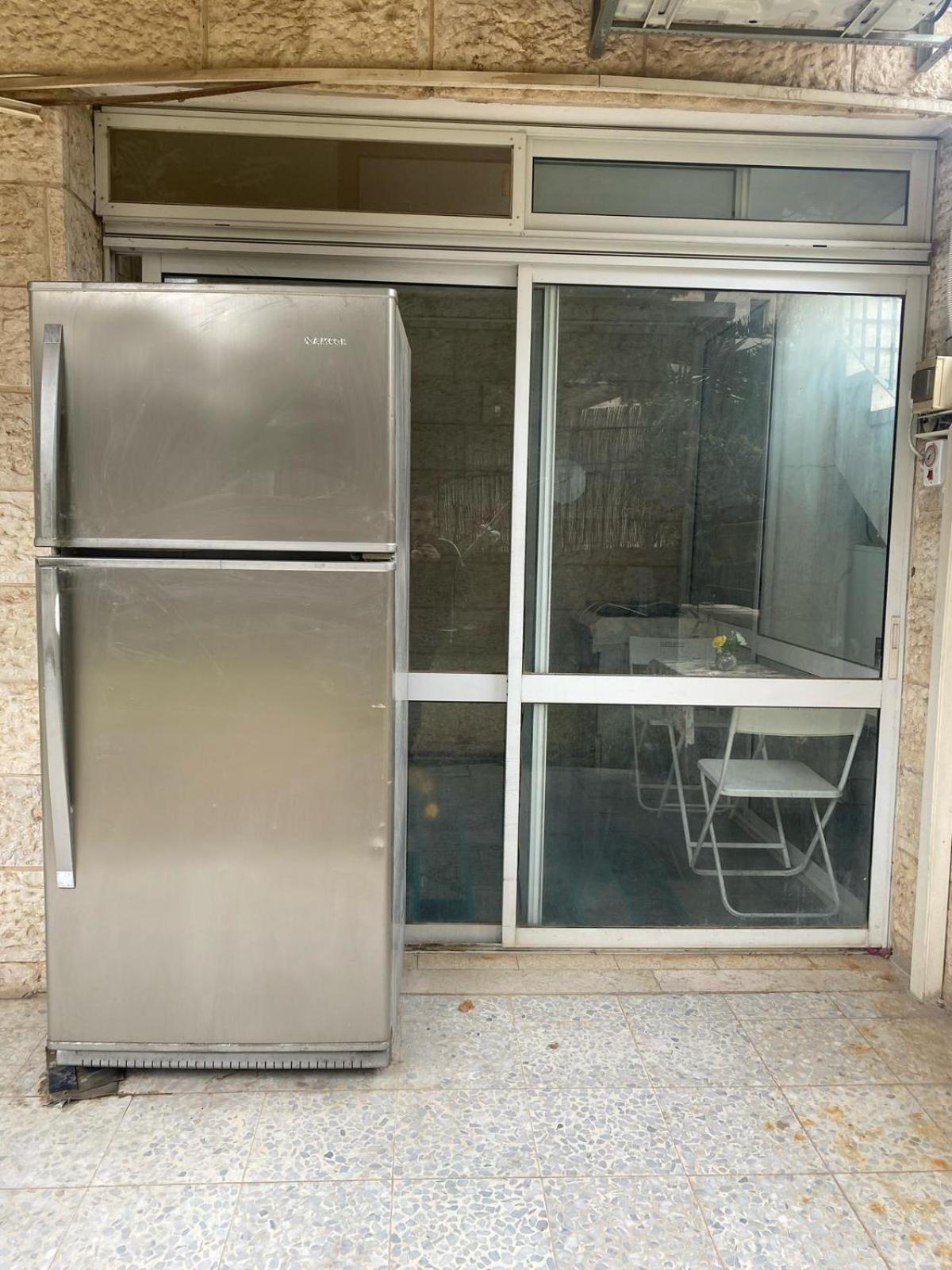 דירת גן מרווחת במיקום מעולה עם נטפליקס חינמי Apartman Ma'ale Adumim Kültér fotó