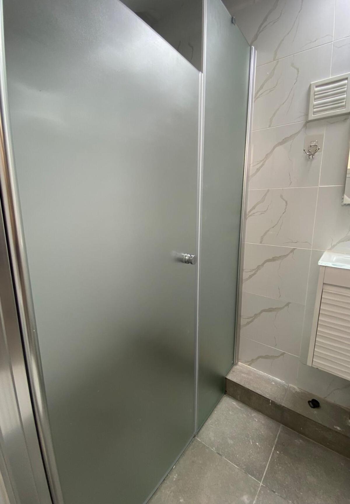 דירת גן מרווחת במיקום מעולה עם נטפליקס חינמי Apartman Ma'ale Adumim Kültér fotó